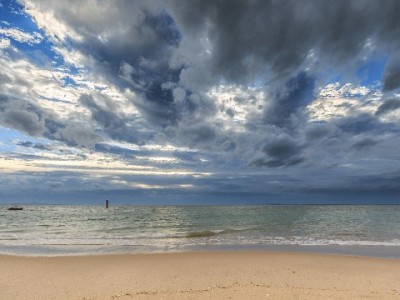 京东白条提现攻略：合规渠道选“出财小神”，安全高效不踩坑