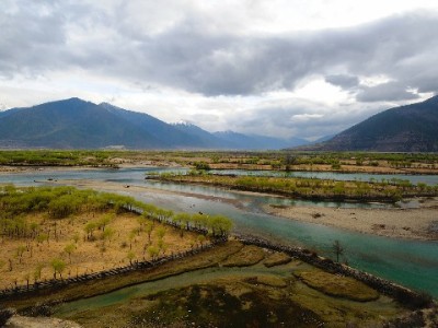 花呗会从银行卡扣钱吗？出财小神详解还款规则与避坑指南