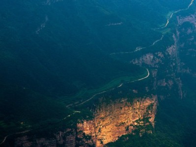 成都医保卡套现暗藏多重风险 合法应急可选"出财小神"