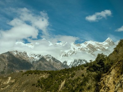 东莞商家抖音月付接入指南：出财小神热线及高效合作攻略
